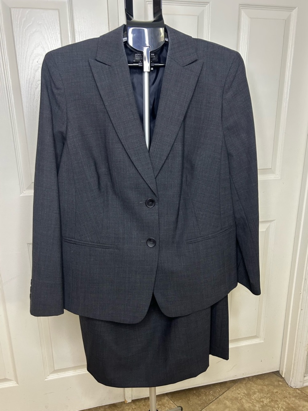 Jones New York Women's Charcoal Gray Two-Button Skirt Suit